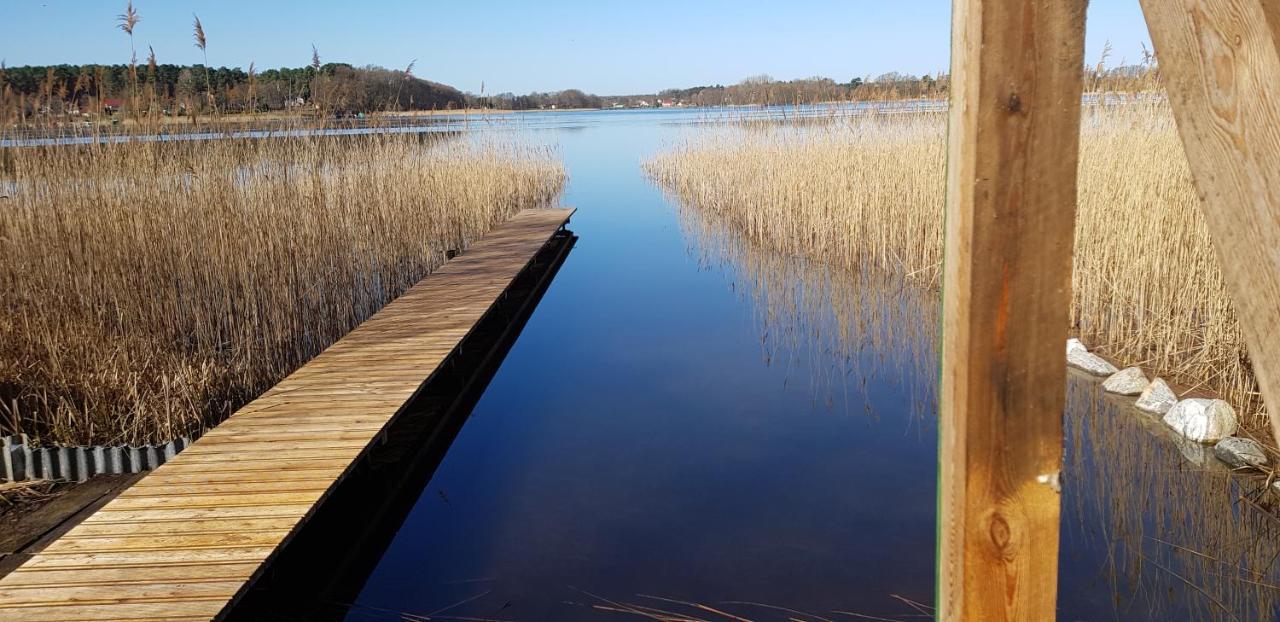 Mecklenburgische Seenplatte - Fh Mit Optionalem Steg Und Ruderboot Grosszerlang エクステリア 写真