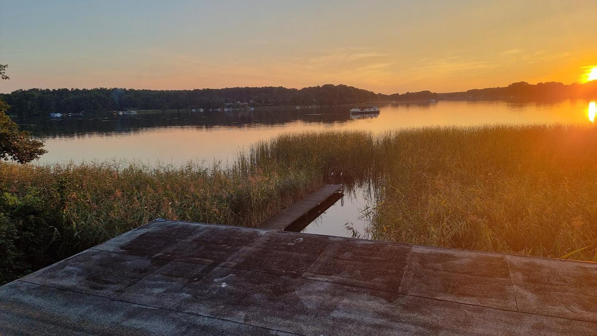 Mecklenburgische Seenplatte - Fh Mit Optionalem Steg Und Ruderboot Grosszerlang エクステリア 写真